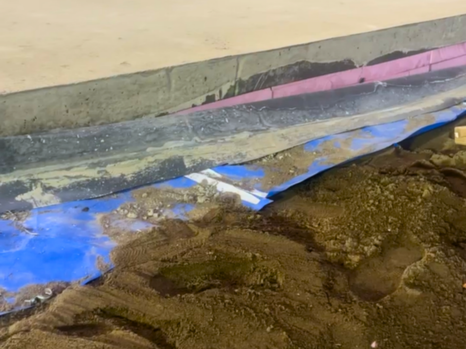 Layers between tubing and floor